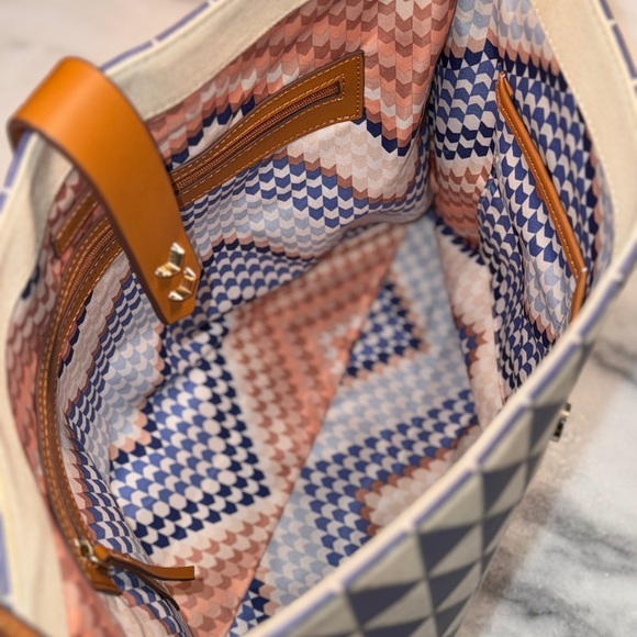 Stella and Dot Crosby Hobo Geo Tile Blue and White Toto Purse - Picture 5 of 9